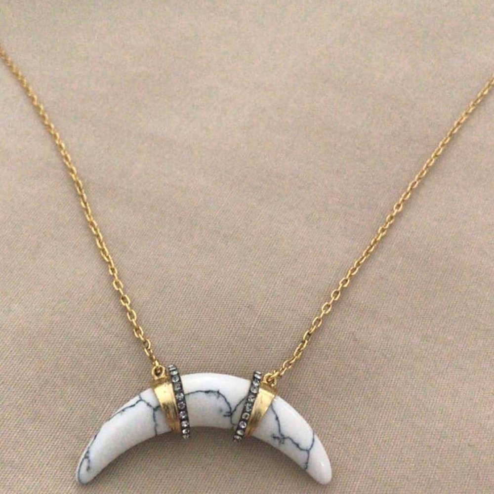 Stella and Dot Crescent marbled pendant necklace